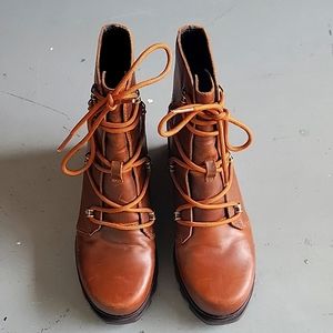 SOREL boots size 8